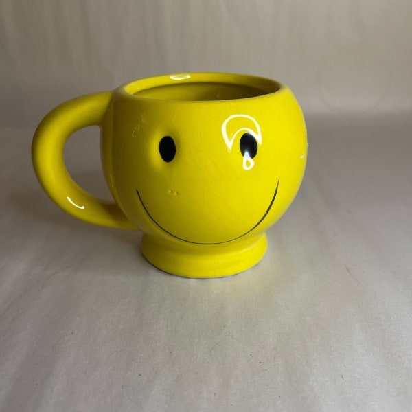 Vintage 1970er Jahre McCoy Pottery USA Keramik gelb Smiley glückliches Gesicht Becher Kaffeetasse