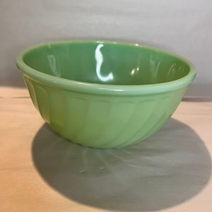 Vintage Fire King Jadite 8in Swirl Mixing Bowl