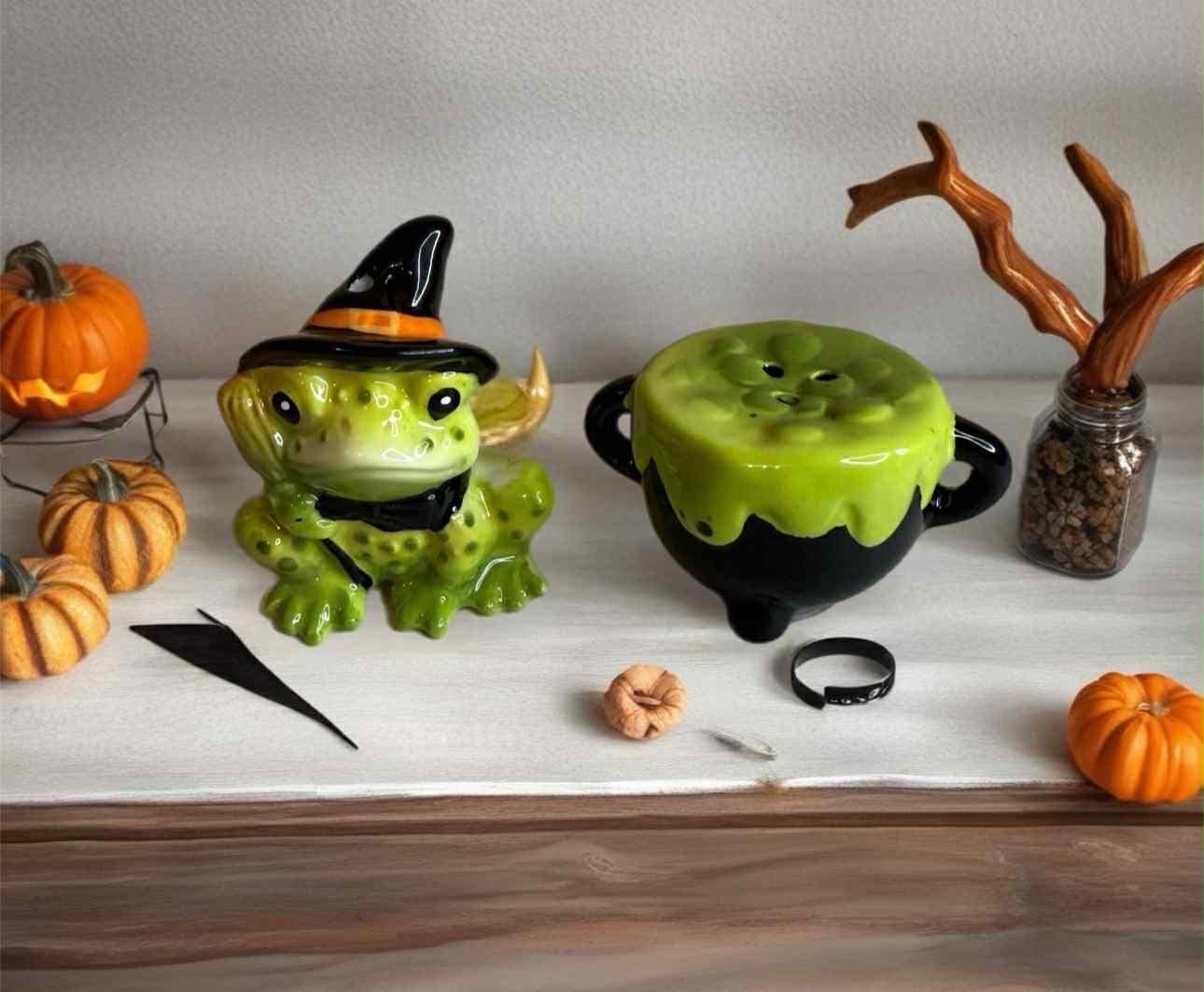 陶器製ハロウィンヒキガエルとカルデロンの塩コショウ入れ（ペア