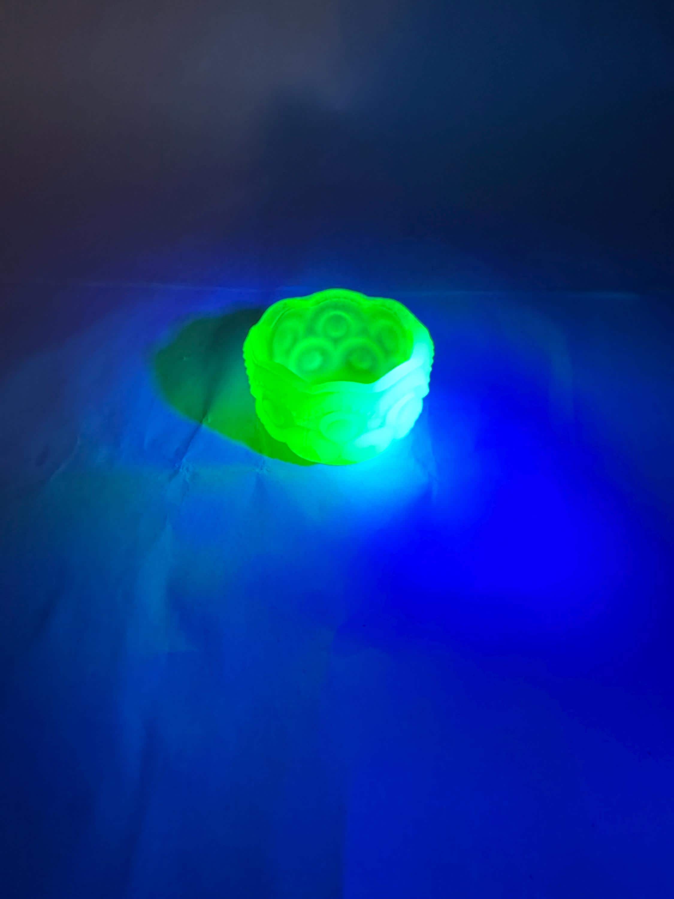 Moon and Star LG Wright Vaseline Uranium Satin Salt Dip - Etsy