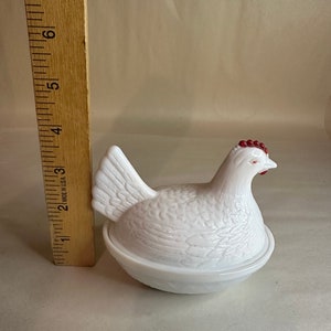 Vintage Westmooreland Hen On Nest Milk Glass