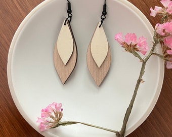 Wooden earrings - Walnut and Cherry - Leaf - Made in Quebec Canada - Handcrafted - 4.6 cm long - Geometric - Scandinavian