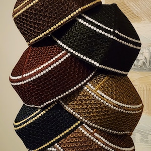 Traditionelle bestickte runde Kappe für Männer / Frauen. Größe 22 & 22,5 Zoll rund. Kostenloser Versand alle USA