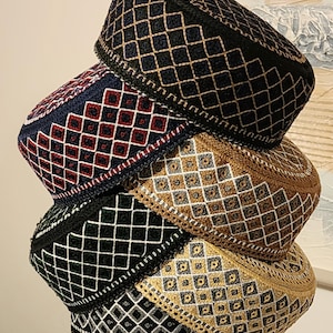 Traditionelle bestickte runde Kappe für Männer / Frauen. Größe 22 & 22,5 Zoll rund. Kostenloser Versand alle USA