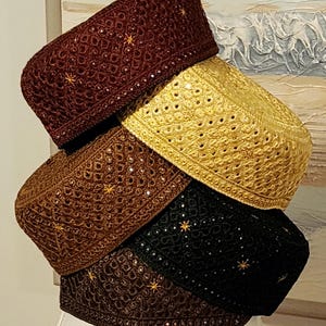 Traditionelle bestickte Rundmütze für Herren. Größe 22 Zoll rund. Kostenloser Versand in ganz USA