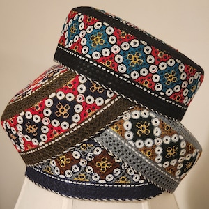 Traditionelle bestickte runde Kappe für Männer / Frauen. Größe 22 Zoll rund. Kostenloser Versand alle USA