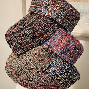 Bestickte Rundmütze für Herren. Größe 22 & 22,5 Zoll rund.