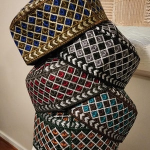 Traditionelle bestickte runde Kappe für Männer / Frauen. Größe 21 & 22 Zoll rund. Kostenloser Versand alle USA