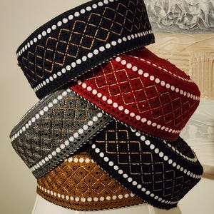 Traditionelle bestickte runde Kappe für Männer / Frauen. Größe 52 & 57 cm Rund. Kostenloser Versand alle USA