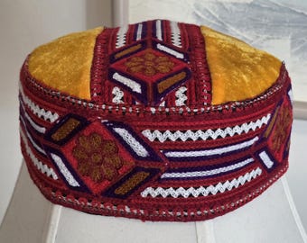Vintage Embroidered Chitrali Cap - Traditional Pakistani Hat - Handmade Velvet Pakol