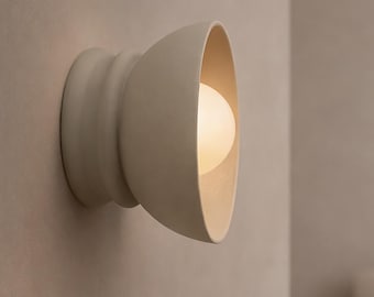 Petite Pompéi | Applique murale affleurante en céramique | Luminaire dôme minimaliste fait main en dune naturelle