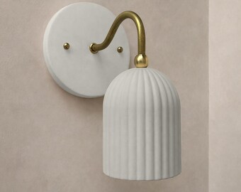 Palatijn | Keramische verzonken wandkandelaar | Handgemaakte minimalistische gecanneleerde lamp in beenwit