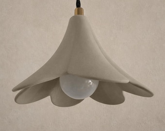 Serafina | Keramische hangplafondlamp | Handgemaakte minimalistische bloemhanger van natuurlijk duin