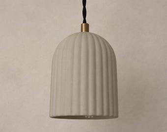 Palatijn | Keramische hangplafondlamp | Handgemaakte minimalistische gecanneleerde hangarmatuur van natuurlijk duin