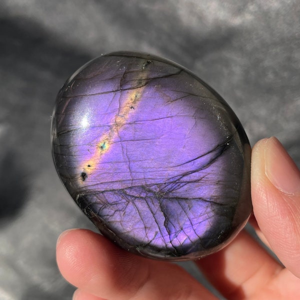 62g Top Quality Labradorite Crystal, Purple Labradorite, Super Flashy Polished Labradorite Palm Stone