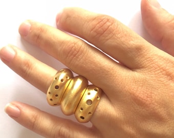 Bombé ring.