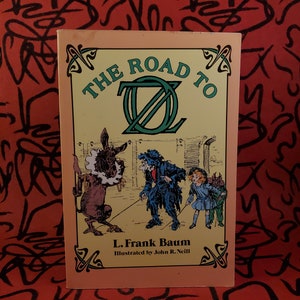 The Road to OZ por L. Frank Baum Ilustrado por John R. Neill (1986 Dover Edition)