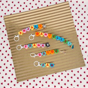 Konversations-Herz-kundenspezifischer Schlüsselbund Name Valentinstag Hochzeit Brautjungfern Box Geschenk Braut Stanley Tumbler Charm