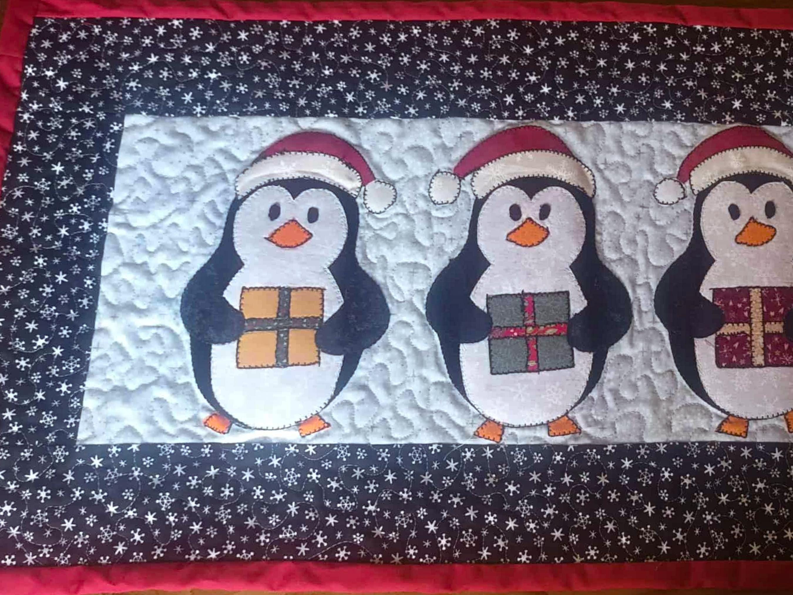 Christmas Table Runner Pattern. Easy Sewing Pattern Using Raw Edge ...