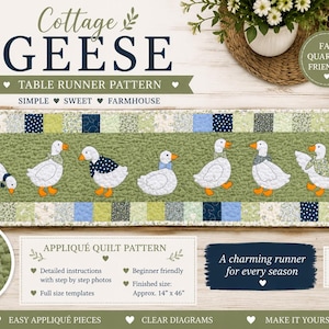 Könnte beinhalten: Ein grünes und blaues Cottage Geese Tischläufermuster. Der Läufer zeigt applizierte Gänse mit orangefarbenen Schnäbeln und Füßen. Die fertige Größe beträgt ca. 36 cm x 117 cm. Der Text auf dem Bild lautet: "Ein bezaubernder Läufer für jede Jahreszeit."