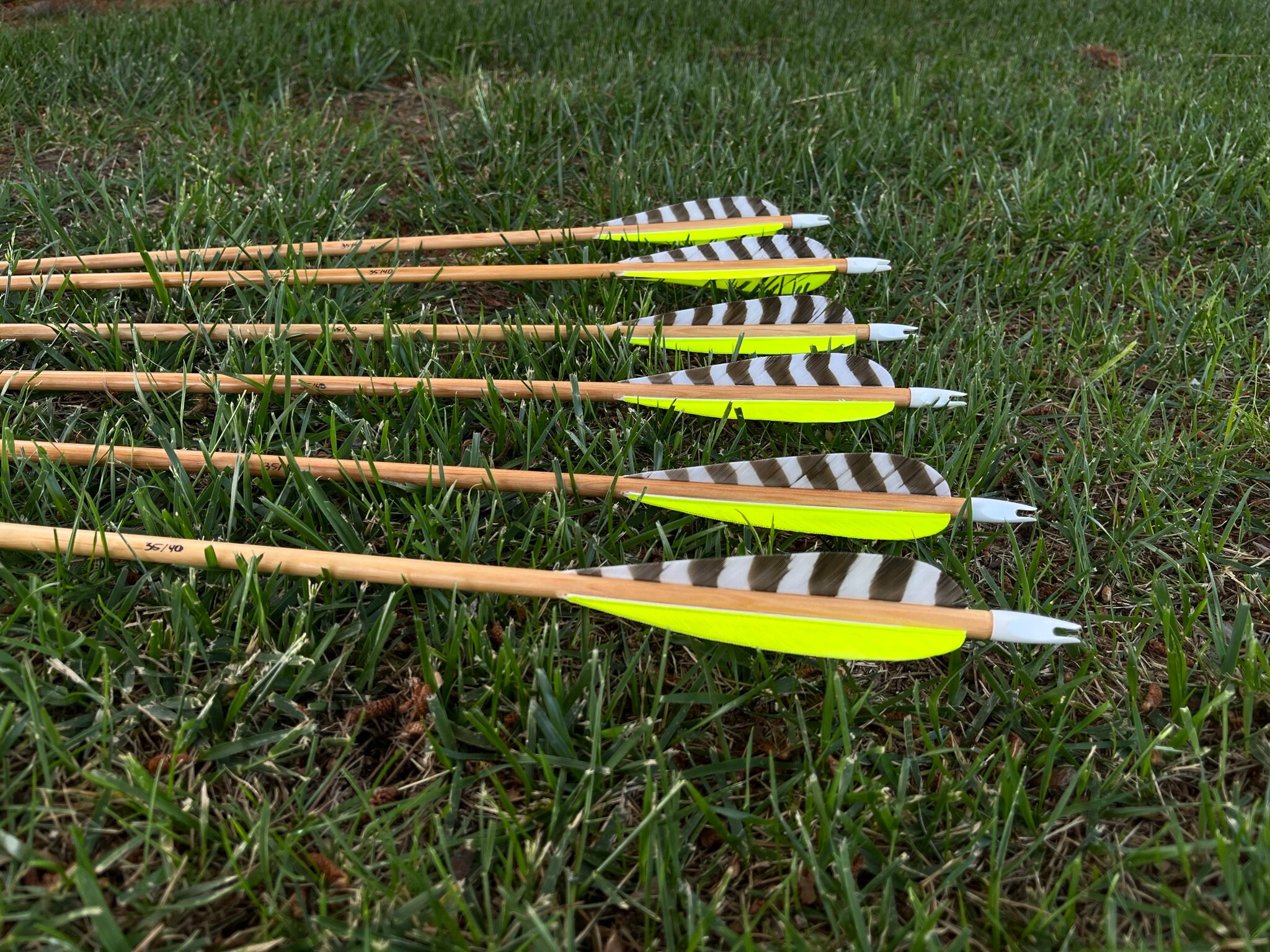 IRQ 32Inch Wooden Arrow Practice Hunting Arrows with 5 Turkey Natural  Feather for Compound & Recurve Bow