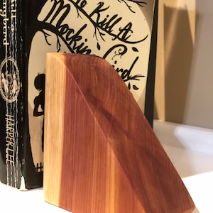 Nature&#39;s Embrace: Handmade Red Cedar Bookends by Codiak Woodworking – Unique, Sustainable, and Timelessly Elegant