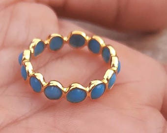 Anel da eternidade artesanal com rubi criado em laboratório, em prata de lei 925 com banho de ouro 22K.