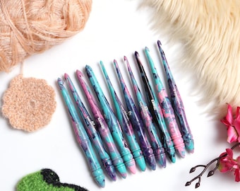Teal Blue Resin Crochet Hook Set: Handmade Ergonomic Glitter Hooks
