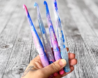 Ergonomic Resin Crochet Hook: Hand-Polished, Smooth Grip