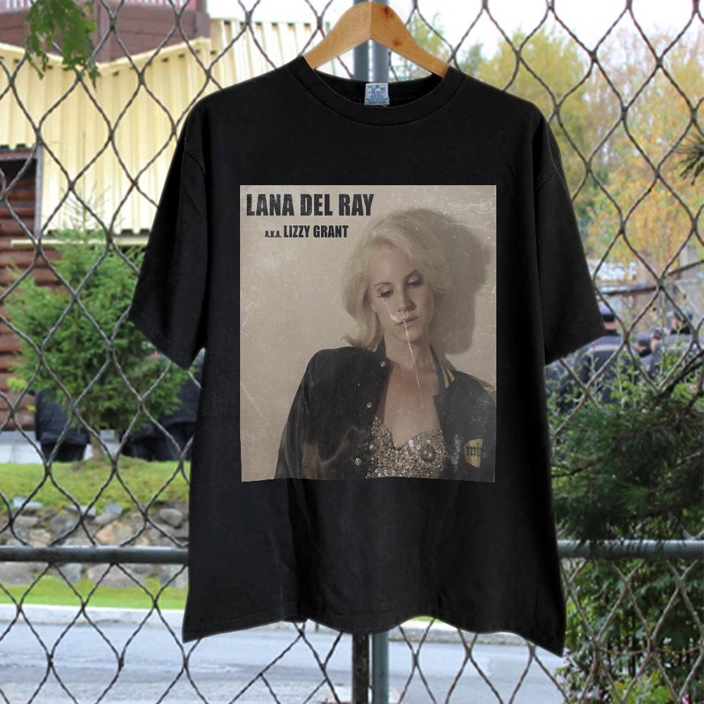 Discover Lana Del Rey Singer A.K.A. Lizzy Grant Vintage, 90s Retro Music Singer T-Shirt