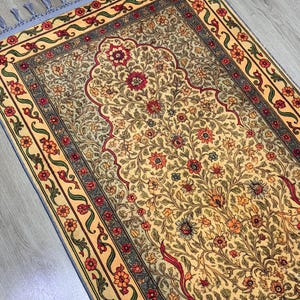 Luxury Islamic Muslim Prayer Rug – Elegant Turkish Sajadah for Home Décor, Bedroom & Living Room – Soft Velvet Custom Name Mat