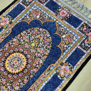 Personalized Prayer Rug – Soft Islamic Sajadah Mat for Home & Worship, Muslim Janamaz, Custom Color Size Gift for Ramadan Eid