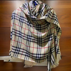 Burberry Light Weight Wool Shawl in Excellent Condition Best to gift her 6.2feet Long