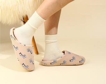 Pantuflas con estampado de cebra: zapatos de interior suaves y cómodos