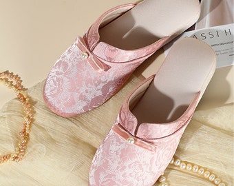Elegant Chinese Style Indoor Slippers: Silent Sole, Luxurious Gift