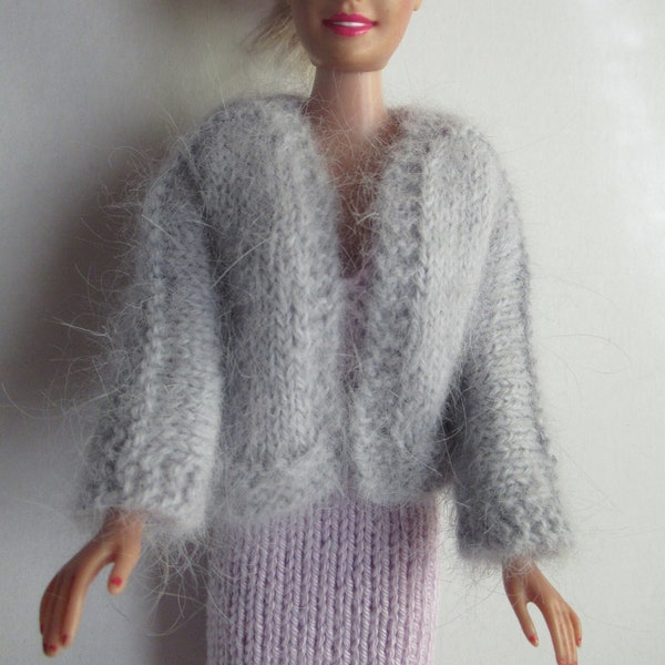 Gilet de Barbie en laine angora  au tricot fait main, tout doux