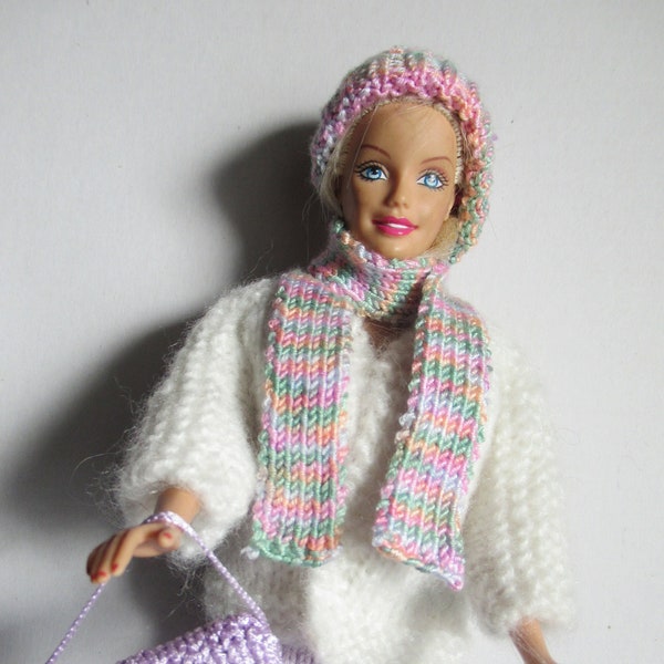 Ensemble bonnet, écharpe et sac de Barbie au tricot