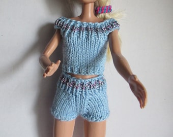 Ensemble short et haut de Barbie au tricot fait main