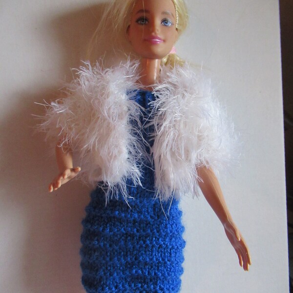 Boléro de Barbie en laine au tricot fait main.