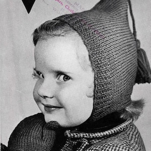 Peut inclure: Image en noir et blanc d'un enfant portant un bonnet et un manteau tricotés. Le bonnet a une pointe et un pompon. Le manteau présente un motif à carreaux. L'image contient du texte qui dit "BESTWAY KNITWEAR A2944".