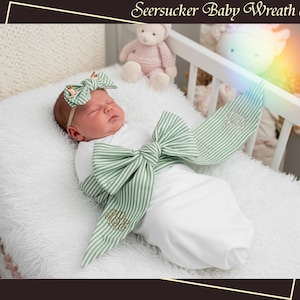 Personalize Seersucker Baby Wreath Sash Monogram Sash for Newborn Baby Photo Prop Embroidery Wreath Sash Baby Shower Gift Birth Announcement