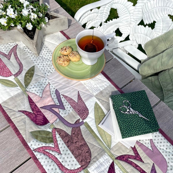 Spring Tulips, quilt pattern with applique / PDF, Scrap-friendly pattern for table runner and cushion, suitable in many colors