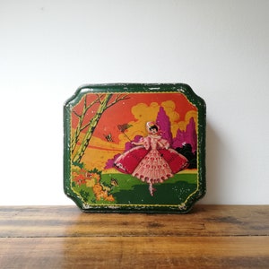 Vintage George W. Horner 'Dainty Dinah' Rich Assorment Embossed Toffee Tin