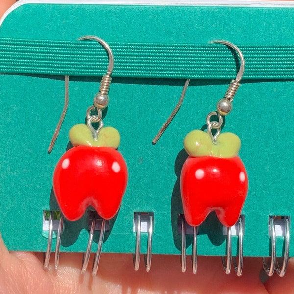 Boucles d'oreilles tendance en pâte polymère | Argent | Mini ami radis rouge