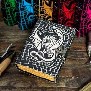 Quaderno diario in pelle Dragon Book of Spells, diario DND, diario rustico in carta, diario gotico per regalo di journaling (colori multipli)