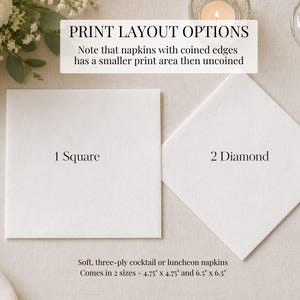 Op de afbeelding: Twee witte papieren servetten in verschillende ori&euml;ntaties met tekstlabels. De ene is vierkant geplaatst, de andere als een ruit. De tekst luidt: PRINT LAYOUT OPTIONS, 1 Square, 2 Diamond, en details over drielaagse servetten in 12,07 cm x 12,07 cm en 16,51 cm x 16,51 cm.
