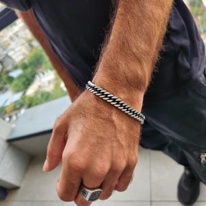 Pulsera de eslabones cubanos de plata oscura para hombre - Pulsera de eslabones cubanos de acero inoxidable para hombre - Estilo unisex robusto - Regalo de cumpleaños perfecto