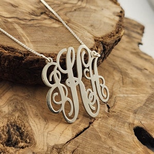 Collar con monograma personalizado - Colgante personalizado de plata de ley 925 - Elegante collar con monograma de plata - Regalo para el Día de la Madre para ella