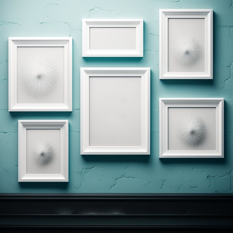 Puede incluir: Seis marcos de fotos blancos con paspart&uacute;s blancos est&aacute;n dispuestos en una pared azul claro. Los marcos son de diferentes tama&ntilde;os y est&aacute;n colgados en un patr&oacute;n escalonado. Cada marco contiene un objeto blanco en 3D en forma de estrella.