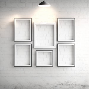 Puede incluir: Seis marcos de fotos blancos con bordes negros est&aacute;n dispuestos en una pared de ladrillo blanco. Los marcos est&aacute;n vac&iacute;os y listos para fotos u obras de arte.